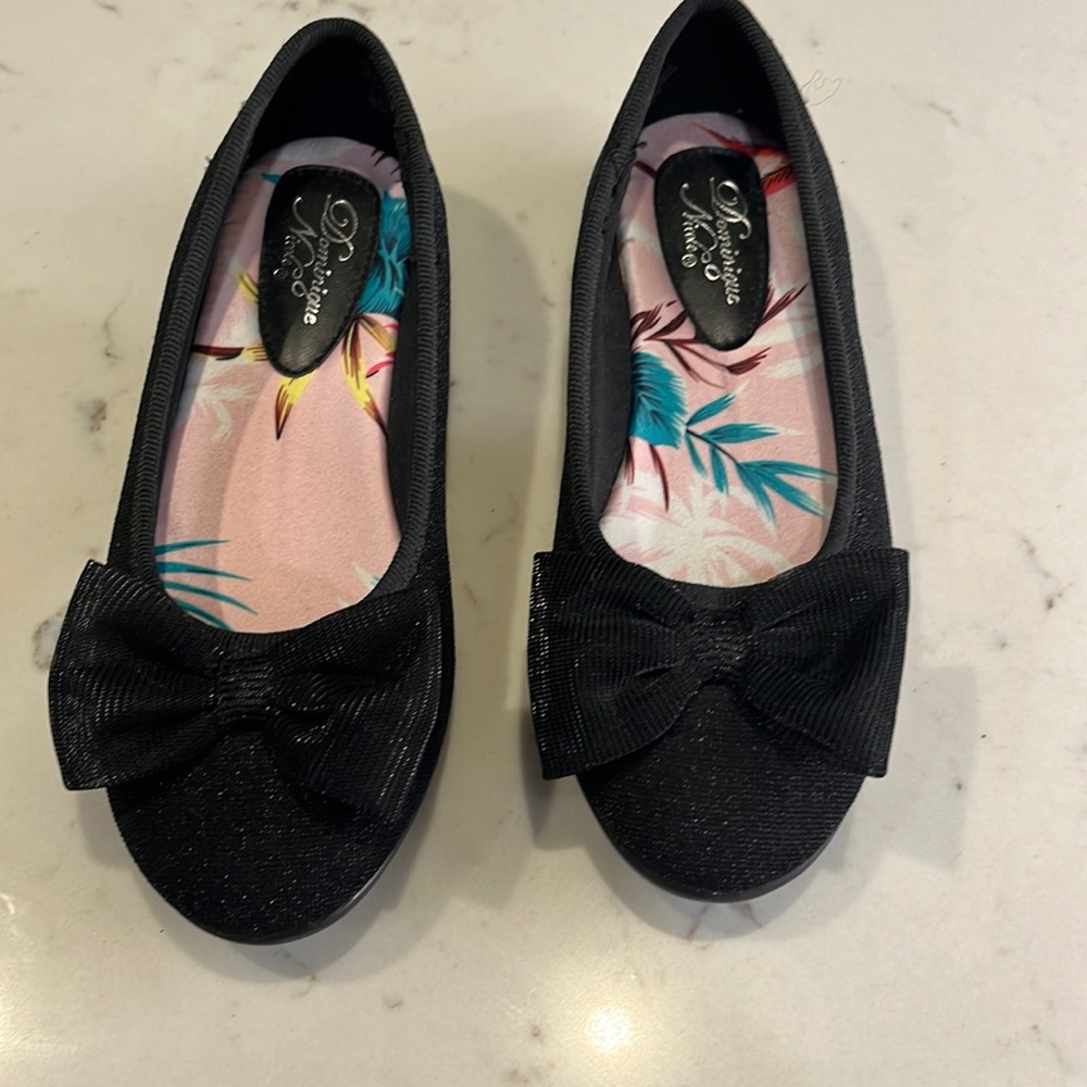 Like new. Dominique Nicole size 13 little girls shoes